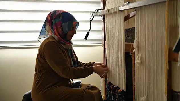 Yeşilyurt'lu Kadınlar, Geleneksel Halı Dokumacılığını Yaşatıyorlar
