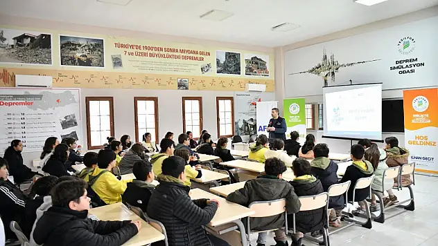 Yeşilyurt'ta öğrencilere depreme karşı hayat kurtaran eğitim