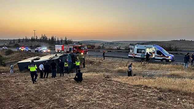 Yolcu Otobüsü Devrildi 27 Yaralı