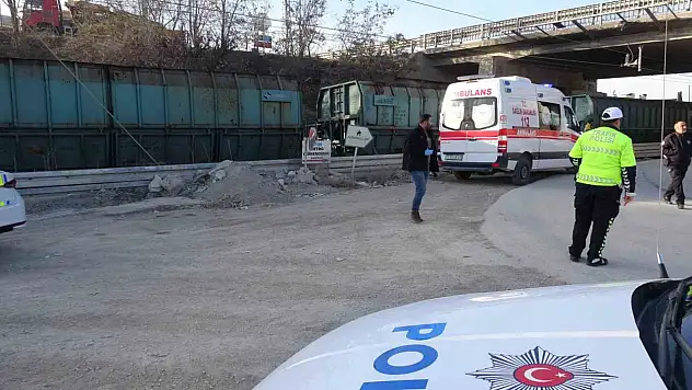 Yük treninin çarptığı genç hayatını kaybetti