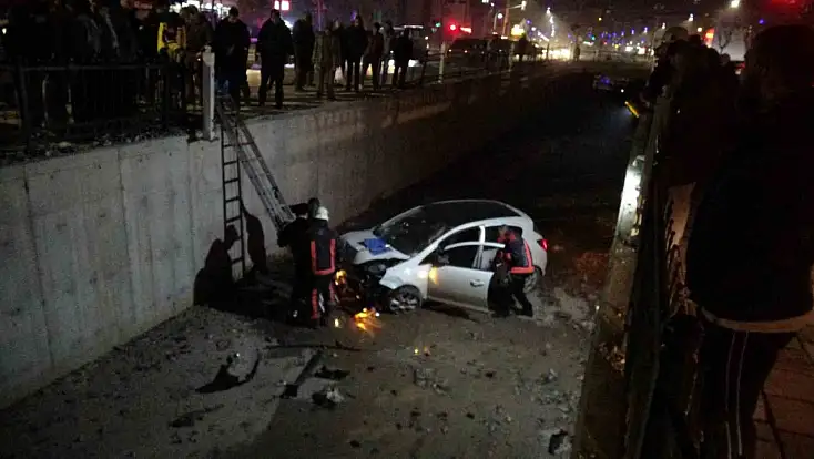 Kontrolden çıkan otomobil sulama kanalına düştü: 1 yaralı