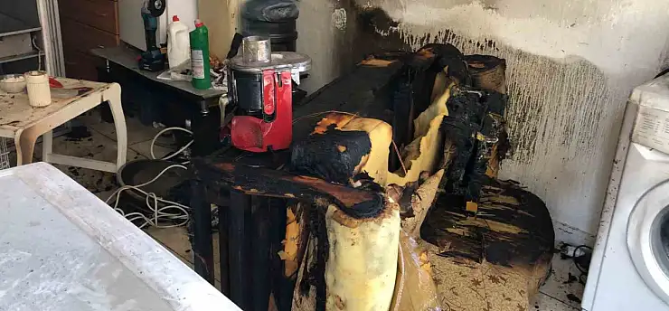 Elazığ'da depo yangını ekiplerce söndürüldü