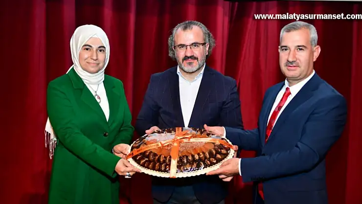 'Bilinçli Aile ve Gençlerimiz' seminerine vatandaşlardan yoğun ilgi
