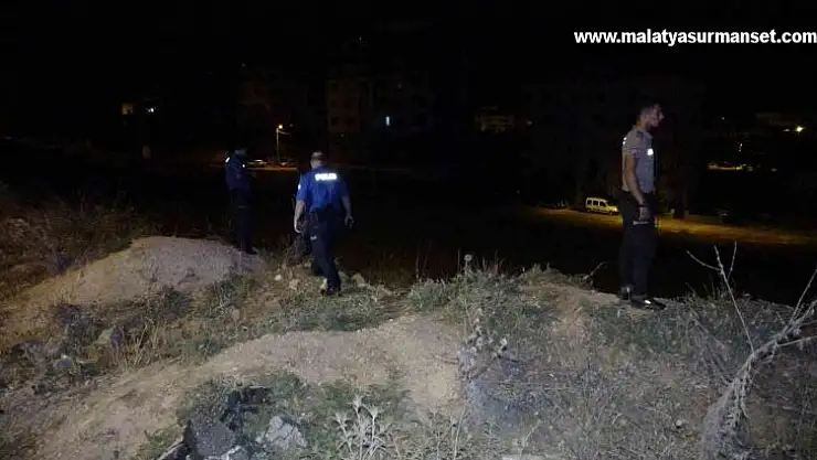 'Bir kişiyi bıçaklayıp minibüsten attılar' ihbarı ekipleri harekete geçirdi