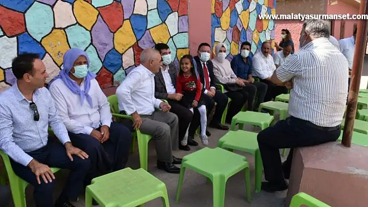 'Çocuk gülerse dünya güler' dedi, Karacadağ bölgesindeki öğrencilerin yüzünü güldürdü