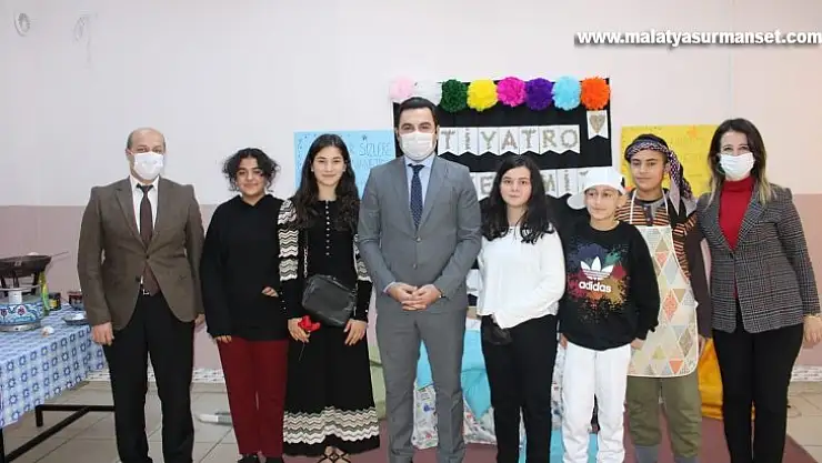 'Cuma Bey ve Peril Hanım' tiyatrosuna ilgi