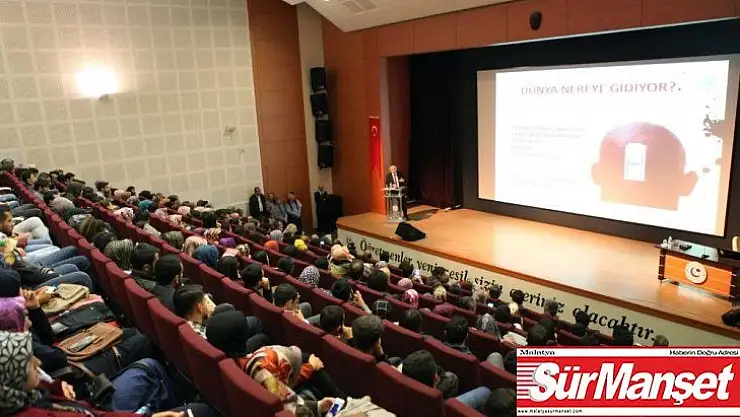 'Değişen dünya ve gençlik' konulu konferans yapıldı