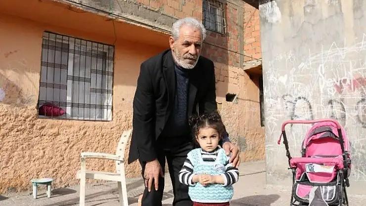 2 genç kız, 3 yaşındaki çocuğu 3 dakikada kaçırdı