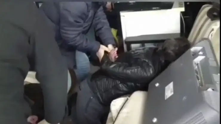 17 televizyon, 7 kombi ve 1 adet dizüstü bilgisayar çalan 7 şüpheli polis ekiplerince kıskıvrak yakalandı
