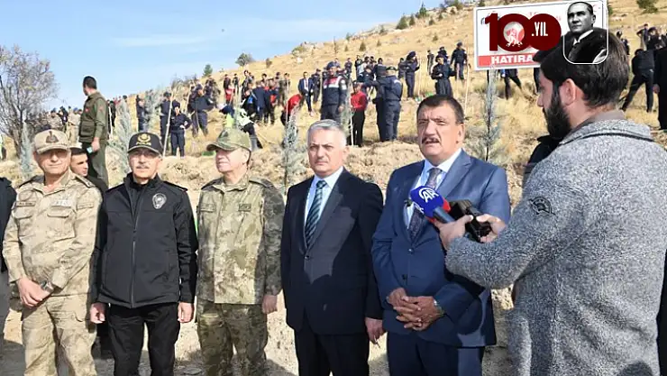 100. Yıl Dönümü Dolayısıyla 1000 Fidan Toprakla Buluşturuldu