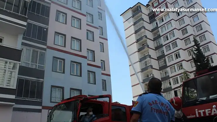 11 katlı binanın çatısında çıkan yangın kontrol altına alındı