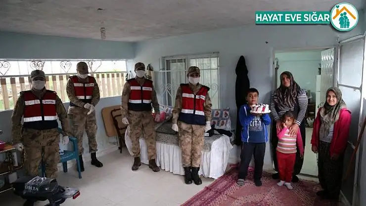 156'yı aradı, annesi için doğum günü sürprizi yaptı