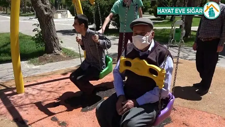 2 ayın ardından salıncağa koştu