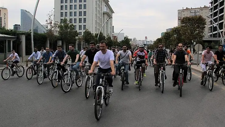 AK Parti Gençlik Kolları'ndan bisikletli kutlama

