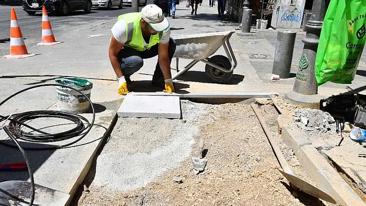 Büyükşehir'den kaldırımlarda bakım atağı
