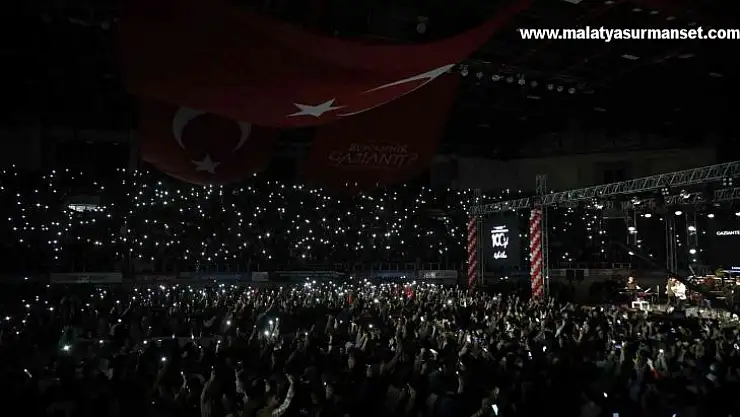 25 Aralık halk konserleri Eypio ve Koray Avcı ile sürüyor