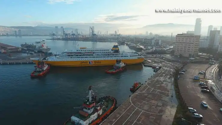 25 yıllık aranın ardından Libya'dan gelen ilk yolcu gemisi İzmir'e ulaştı