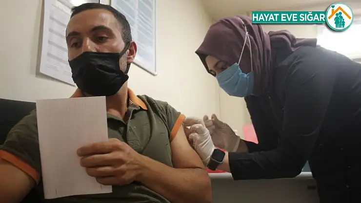 280 bin doz aşı yapılan Elazığ'da 25 yaş üstü vatandaşlar aşı olmaya başladı