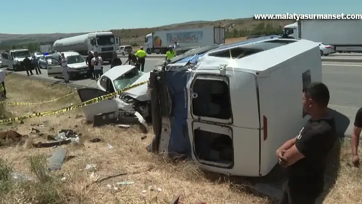 3 aracın karıştığı zincirleme trafik kazasında 1 kişi öldü, 8 kişi yaralandı
