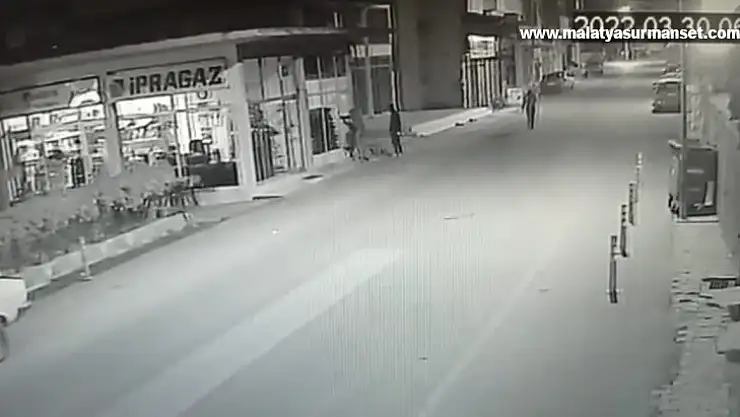 3 farklı yerden hırsızlık yaptılar kameraya yakalandılar
