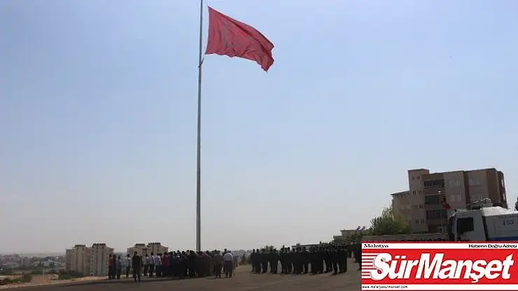 30 Ağustosta göndere Türk Bayrağı çekildi