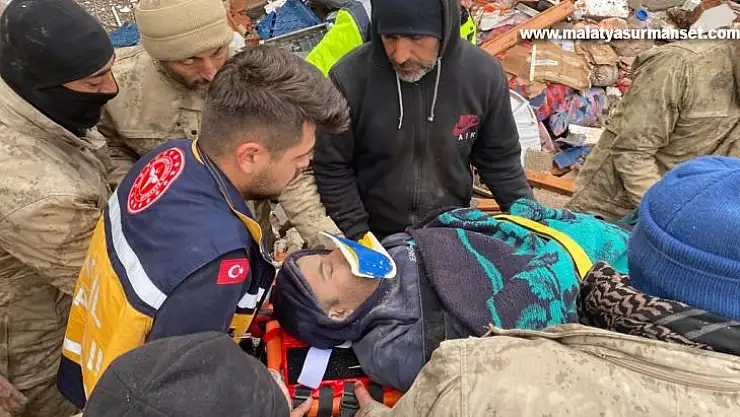 30 saat sonra enkazdan sağ olarak çıkartıldı