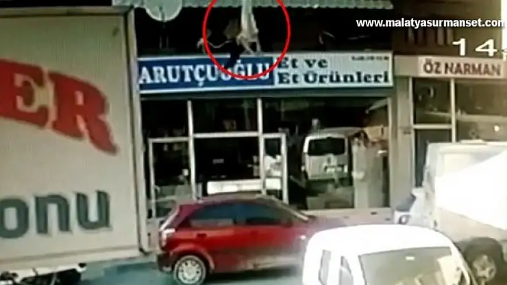 4. kattan düşen çocuk ağır yaralandı