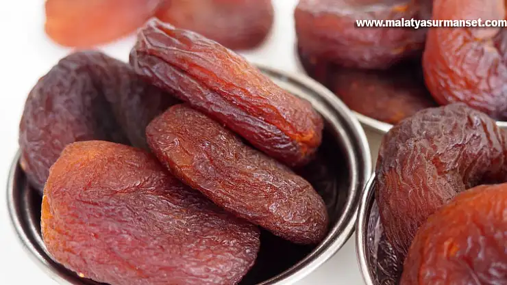 4 No'lu natürel kuru kayısının kilogramı 188 liradan satıldı.