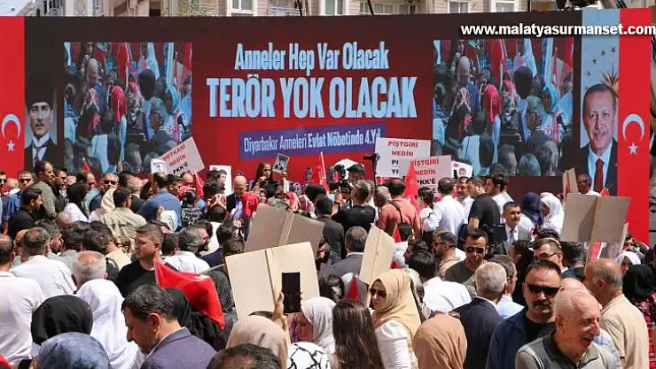 4 yıldır evlat nöbetinde olan aileler vatandaşa kepenk kapatan HDP'nin kepengini kapattı