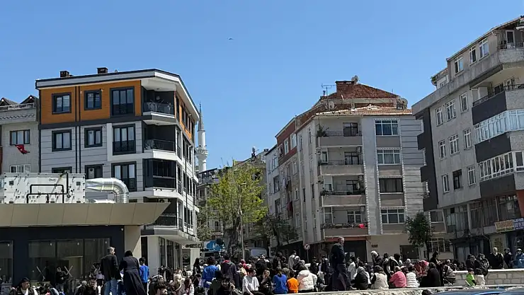 6.2'lik Deprem Sonrası 151 Kişi Panik Nedeniyle Yaralandı