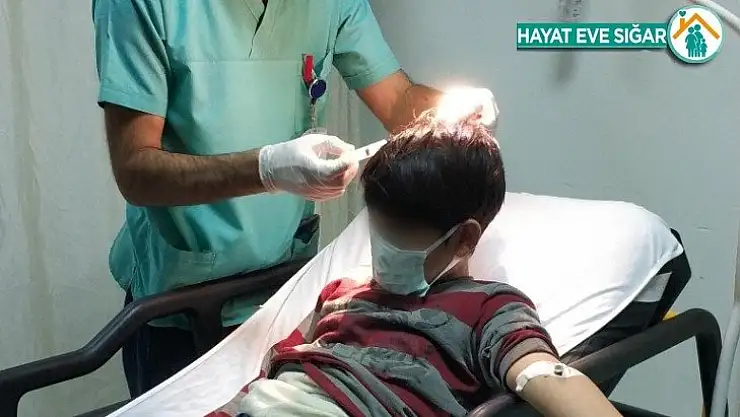 6 yaşındaki çocuk 13 yaşındaki ağabeyini odunla hastanelik etti