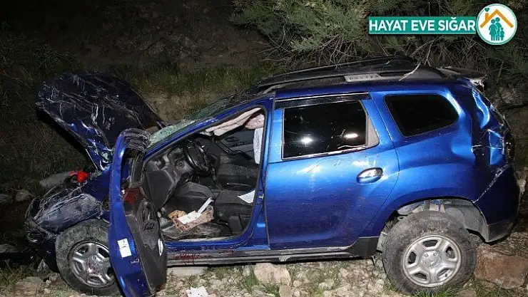 60 metreden dereye yuvarlandı, sürücü yaralı kurtuldu