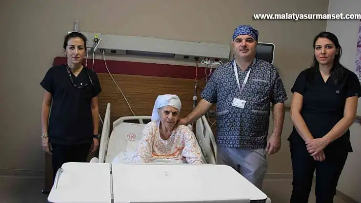 70 yaşındaki hasta akım yönlendirici stent ile sağlığına kavuştu