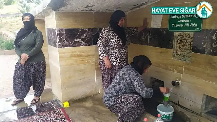 703 yıllık çeşmede bayram öncesi halı yıkama geleneği