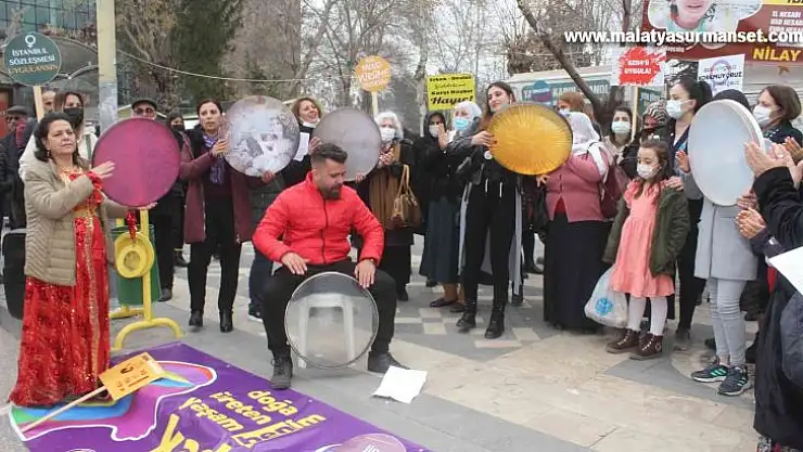 8 Mart Dünya Kadınlar Günü açıklaması sonrası halaylar çekildi