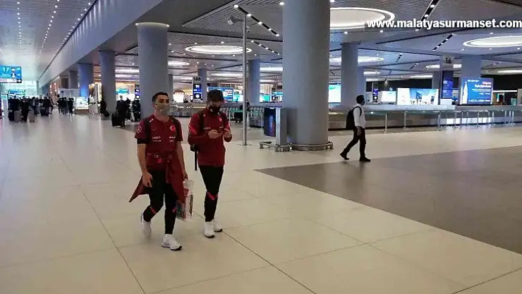 A Milliler, 2-1'lik Letonya galibiyetinin ardından yurda döndü