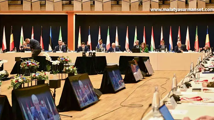 AB, Rus turistlere vize verilmesini kolaylaştıran anlaşmayı askıya aldı