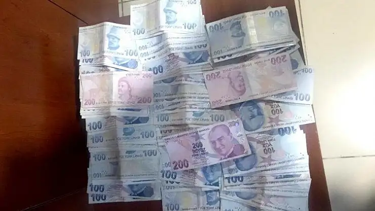 Abdest alan şahsın cebinden 10 bin TL çalındı