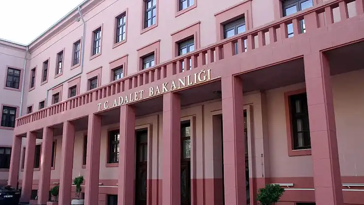 Adalet Bakanlığı'ndan yapay zekalı yargı dönemi!