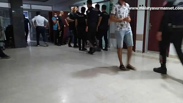 Adana'da düğünde bıçaklı ve silahlı kavga: 5 yaralı