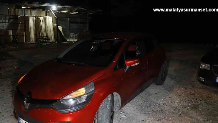 Adana'da seyir halindeki otomobile çapraz ateş açıldı: 1 ölü, 1 yaralı
