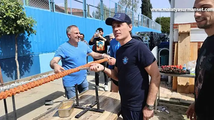 Adana Demirspor'a 20 metrelik kebap ziyafeti