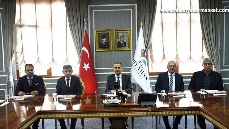 Adıyaman'da arılar badem bahçeleri ile buluşuyor
