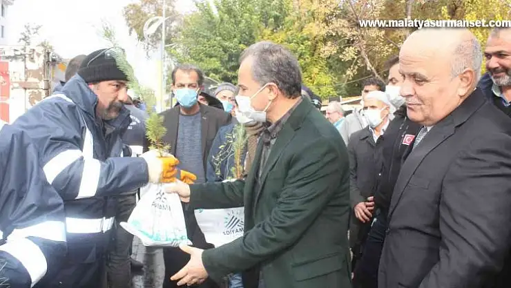 Adıyaman'da badem ve çam fidanı dağıtıldı