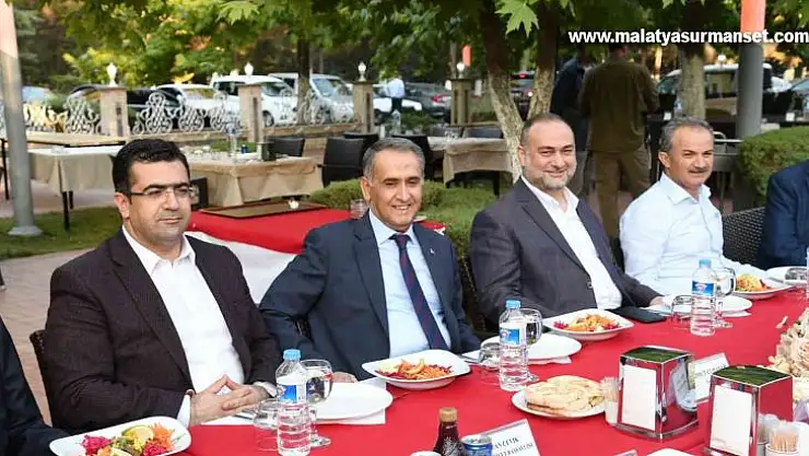 Adıyaman'da baş savcı ve müftüye veda yemeği