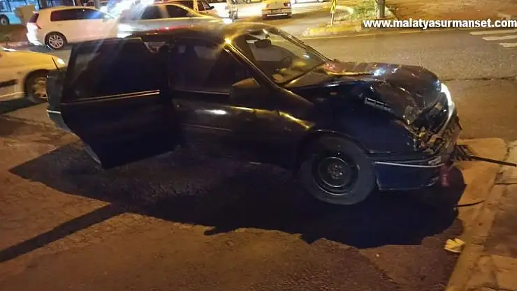Adıyaman'da iki otomobil çarpıştı: 5 yaralı