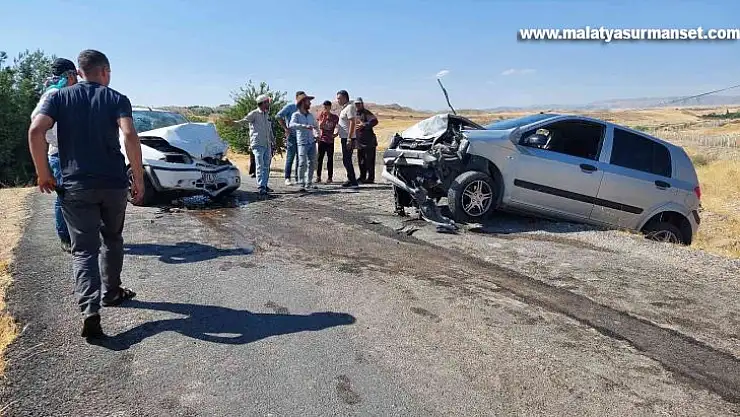 Adıyaman'da iki otomobil çarpıştı: 1 ölü, 4 yaralı