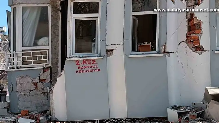 Adıyaman'da kontrol edilen binalar işaretlenip yıkılıyor