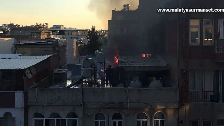 Adıyaman'da korkutan çatı yangını