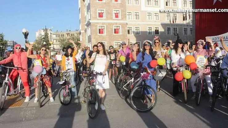 Adıyaman'da, süslü kadınlar pedal çevirdi